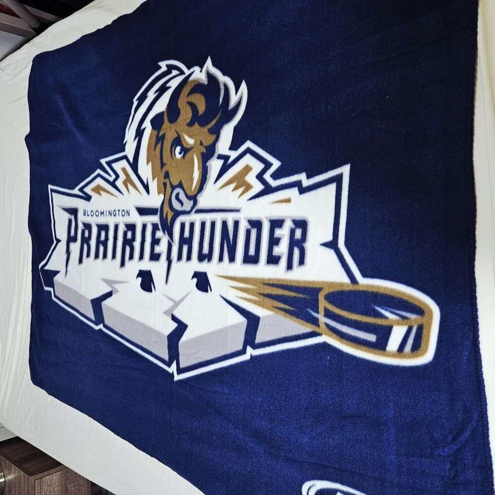 Bloomington PrairieThunder Blanket Throw Fleece 63x53 Blue Hockey Bud Light - Picture 2 of 7